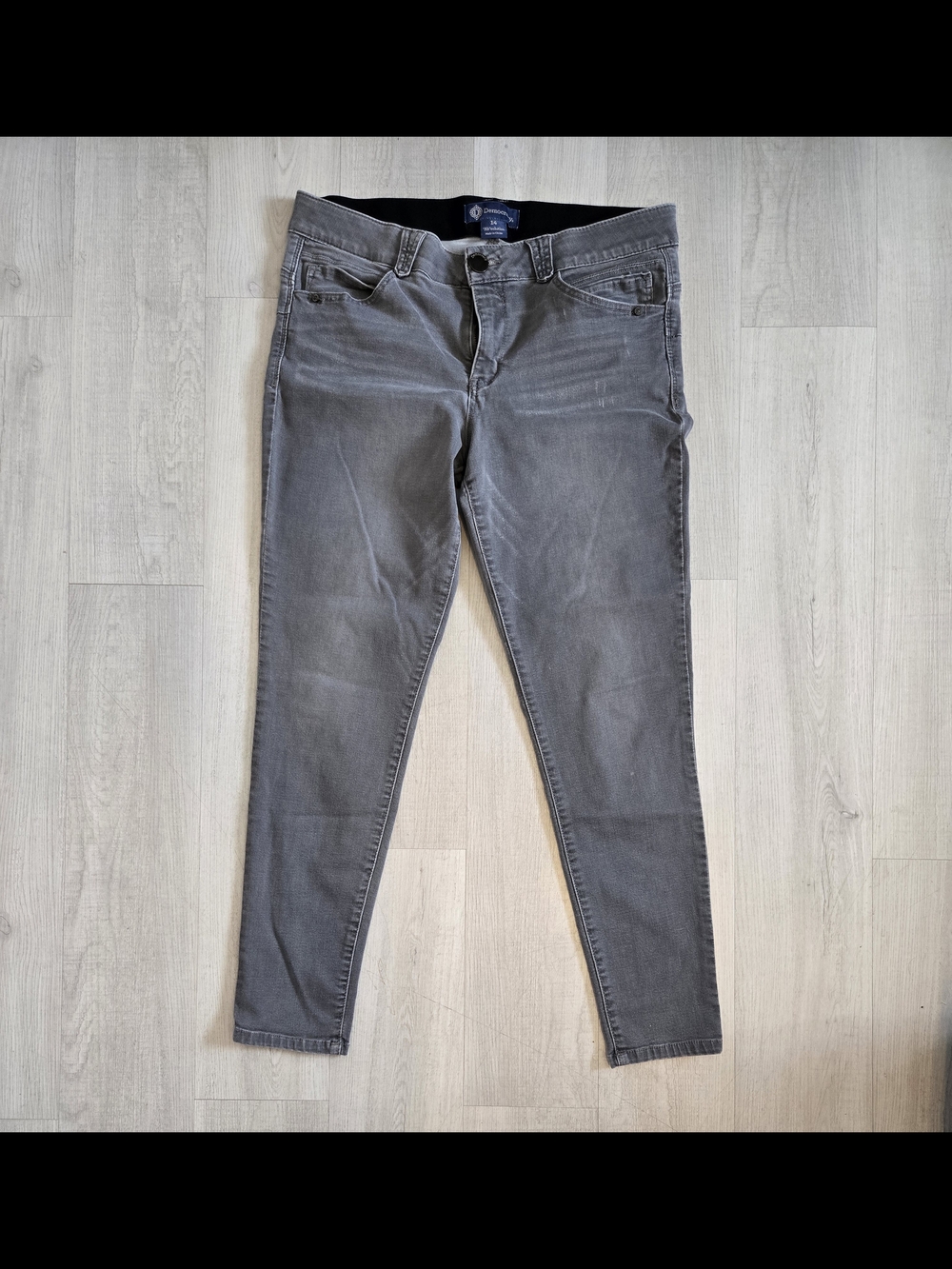 Democracy Women's Gray Skinny Jeans